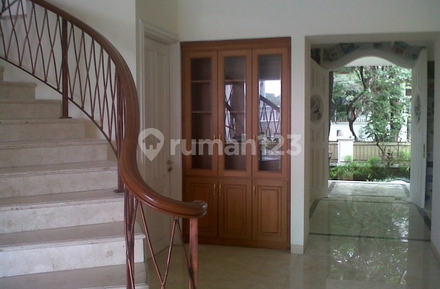 Disewa Rumah Asri Di Pondok Indah 2