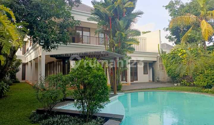 Small Resort in a Compound, Large Garden with Swimming Pool in Cilandak