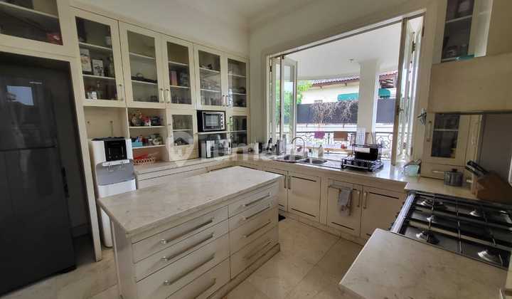 Rumah Nyaman di Kemang Disewakan 2