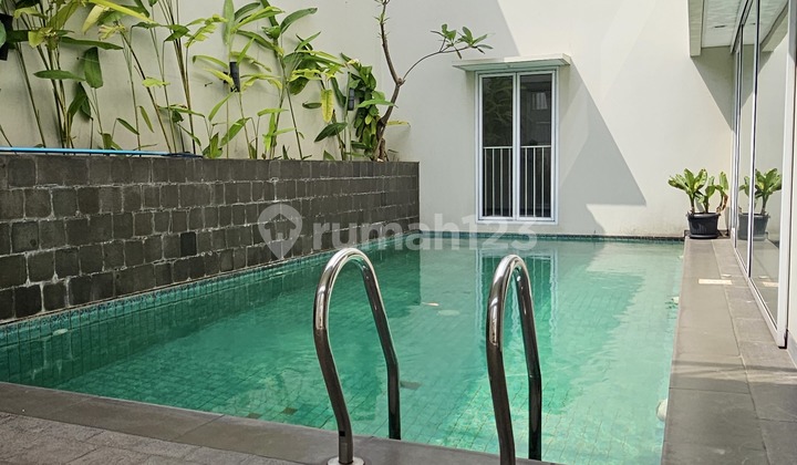 Rumah Cantik 2.5 Lantai di Sewakan di Kebayoran 2