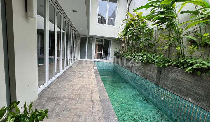 Nice House for Rent in Kebayoran near Senopati. Nice House for Rent in Kebayoran near Senopati.