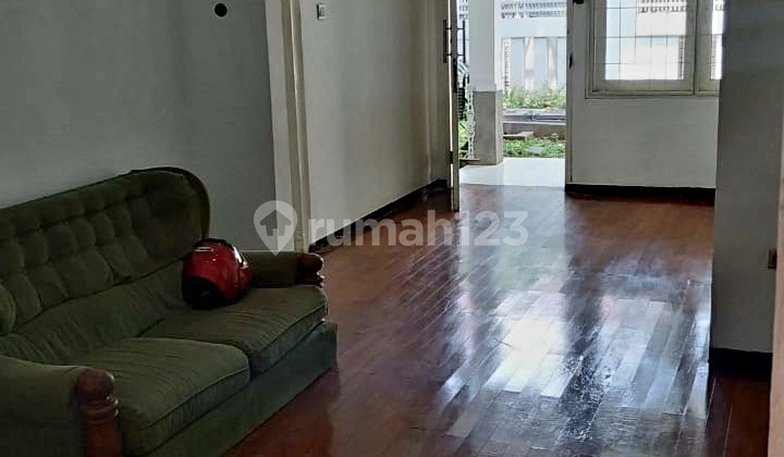 House For Sale In Kebayoran Baru, Strategic Location