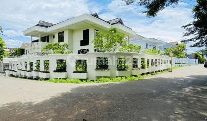 Rumah Cantik Luas, 2 Lantai Di Sewakan Di Pejaten 2