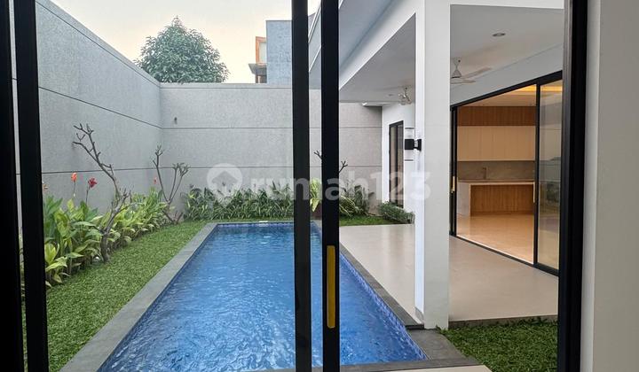 Rumah Cantik 2 1/2 Lantai Di Jual Di Cilandak 2