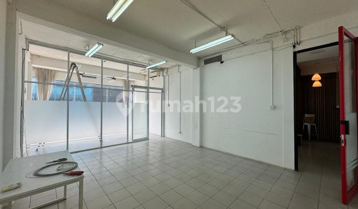 Ruang Kantor Bagus Unfurnished Disewakan di Mampang Prapatan