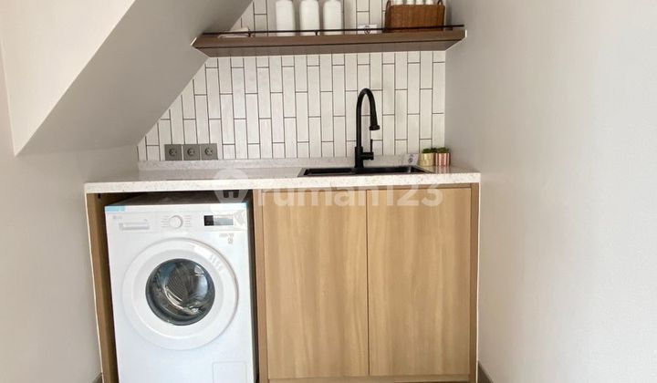 Hunian 2 Lantai ala Modern Resort Bali dengan View Danau! 2