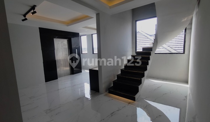 Rumah, 3 Lantai, SHM Kemang Jakarta Selatan