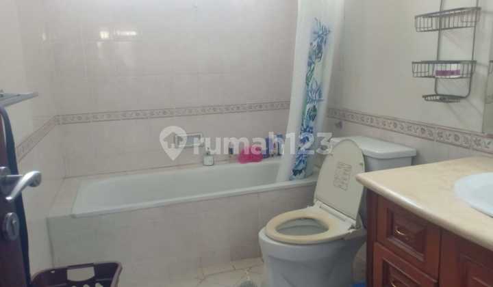 Bebas Banjir, Rumah, 2 Lantai, SHM, di Kemang 2