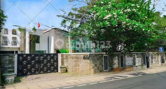 Rumah, 3 Lantai, di Kemang