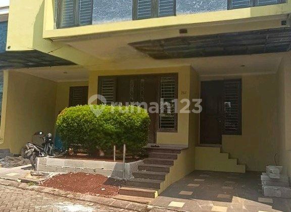 For Sale Puri Swedari House Cibubur with Easy Access to Harjamukti LRT.