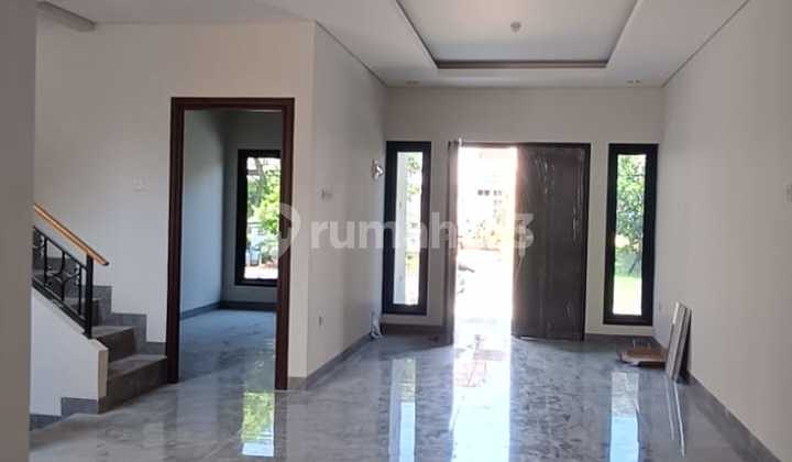 Dijual Rumah Modern Minimalis 2lt Like New,di Kota Wisata Cibubur 2