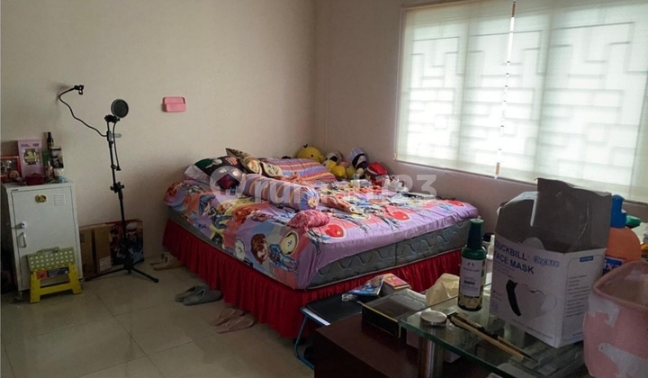 For Sale Large 2-Story House + Bonus 4-Door Rental Units 2