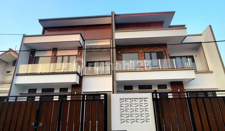 Dijual Rumah Siap Huni di Bsd Kawasan Nusaloka, Row Besar Dijual Rumah Siap Huni di Bsd Kawasan Nusaloka, Row Besar