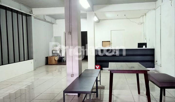 2.5-Story Shop-House 2.5-Story Shop-House