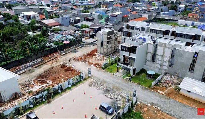 ARIA PURI RUMAH MEWAH 3 LANTAI JAKARTA BARAT NEMPEL DI GREEN LAKE 5 MENIT KE MALL LIPPO MALL PURI