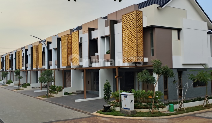 Puri 11 Heritage's Type 7, 2 Floors, Metland Puri Strategic.