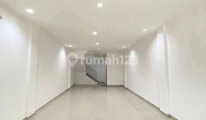 For sale: 3.5-story shop house