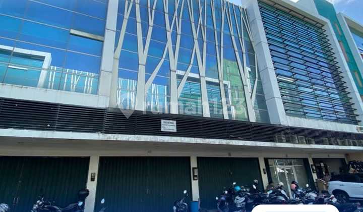 For sale: 3.5-story shop house