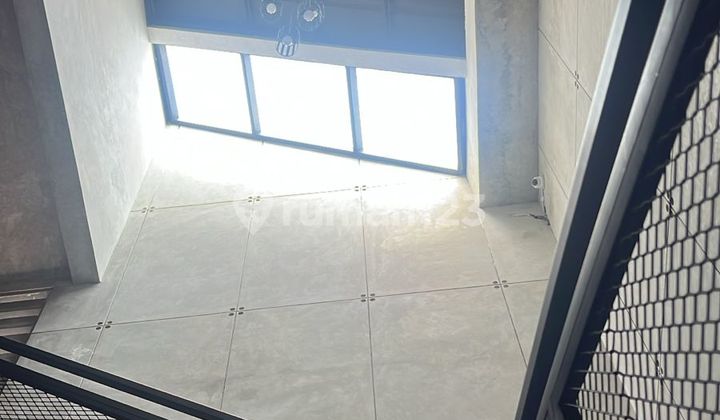 Ready-to-Occupy Industrial Concept Home