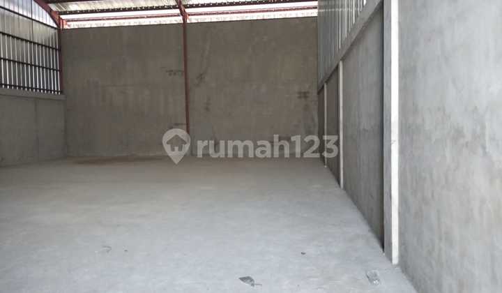 Ready-to-Use Warehouse Location at Jl. Yos Sudarso - Jeruju Pontianak Ready-to-Use Warehouse Location at Jl. Yos Sudarso - Jeruju Pontianak