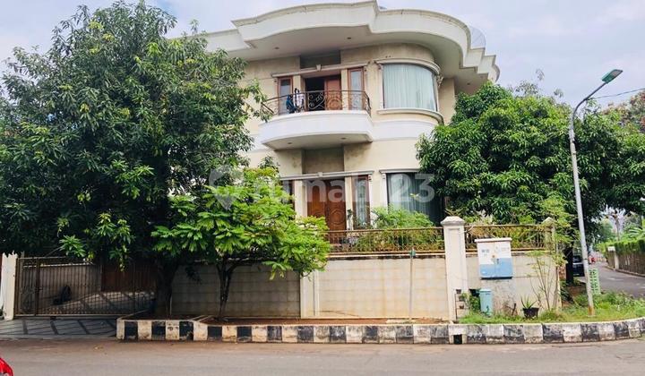 Strategic house. 24-hour security. Lush surroundings. Road can accommodate 3 cars. Strategic house. 24-hour security. Lush surroundings. Road can accommodate 3 cars.