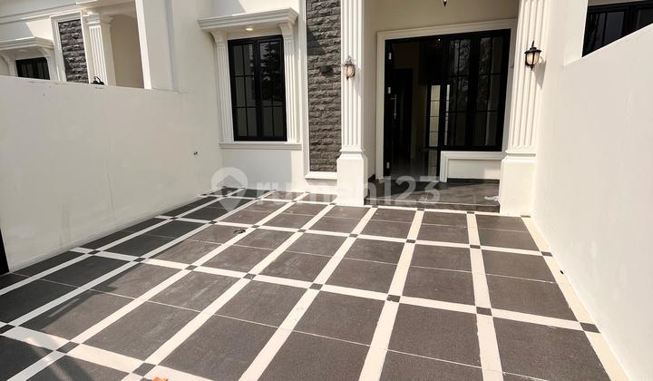 Rumah Depan Alun Alun Kota Rumah SHM Bagus di Jl. Boulevard Grand Depok City No. 2, Tirtajaya, Sukma Jaya, Kota Depok, Jawa Barat, Indonesia, 16412, Jagakarsa