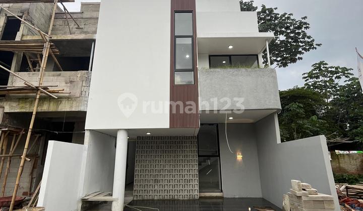 Rumah 3 Lantai di Jalan M Khafi 2 Ada yang Ready Siap Huni Beli Rumah Ramadhan Hadiah Nya Banyak Tanpa di Undi Rumah Bagus SHM di Jl. Moh Kahfi Ii, Jl. Moch. Kahfi Ii No. 22, Srengseng Sawah, Jagakarsa, Kota Jakarta Selatan, Dki Jakarta, Indonesia, 12640,