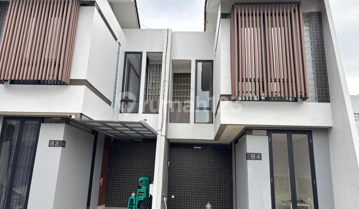 Near Toll Access, House, 2 Floors, SHM, Installment Payments Available.