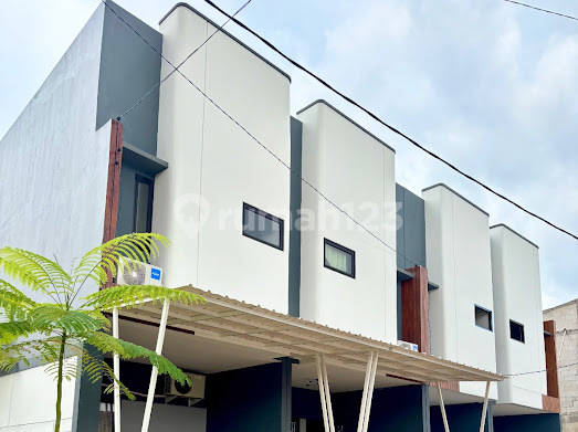 Rumah 2 Lantai Siap Huni dengan Fasum Lengkap Sampai Kolam Renang 2