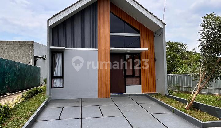 A 3 Bedroom, 2 Bathroom House Perfect for Large Families, Fits 2 Cars in the Carport, Located Near the Train Station. Hurry, Don't Miss Out! 2