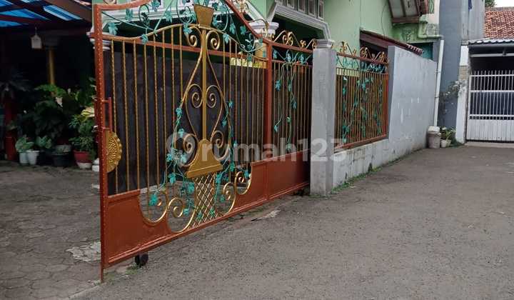 Ready-to-Occupy and Lush House in Pondok Ranji 2