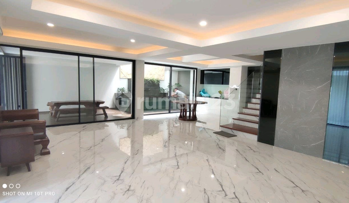 Rumah Imperial Beach Pakuwon City Mewah Siap Huni Full Furnished 2