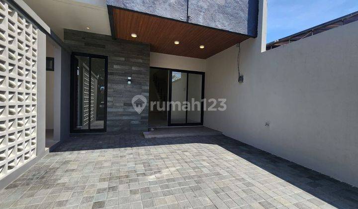 dijual Rumah baru gress baru selesai finishing di jln kembar putat surabaya barat 1