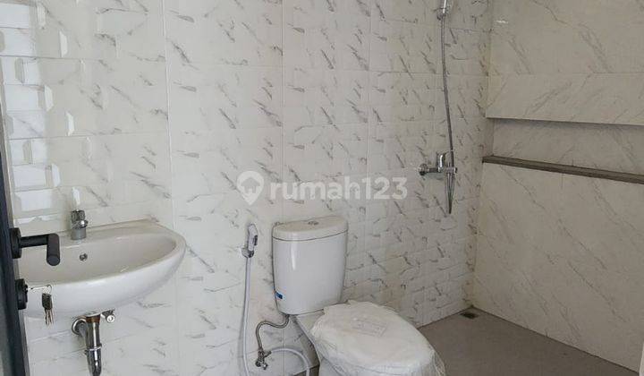 dijual Rumah baru gress baru selesai finishing di jln kembar putat surabaya barat 2