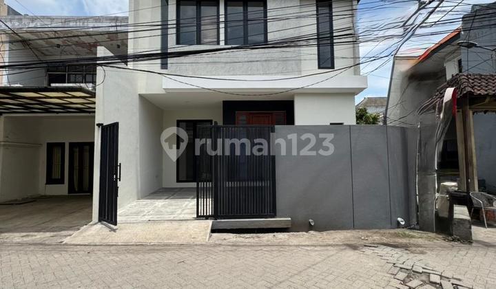 Karang Empat House Surabaya