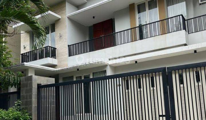 DISEWAKAN RUAMH 2 LANTAI MINIMALIS MODERN GRAHA FAMILY BLOK FAVORIT DEKAT NATIONAL HOSPITAL PAKUWON MALL DIAN ISTANA SURABAYA BARAT 1