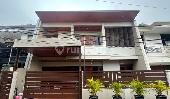 Rumah Mewah Modern Baru Renovasi Semi Furnished Dharmahusada