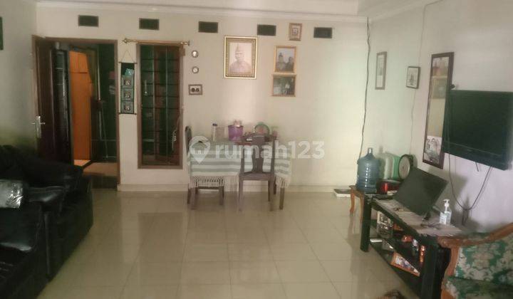 ruang makan dijual rumah hoek siap huni