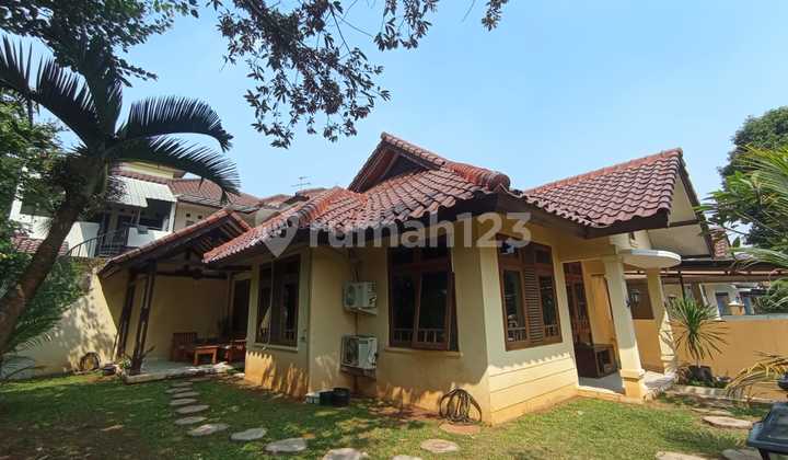 Dijual Rumah Harga NJOP Jual Cepat Hoek di Raffles Hill