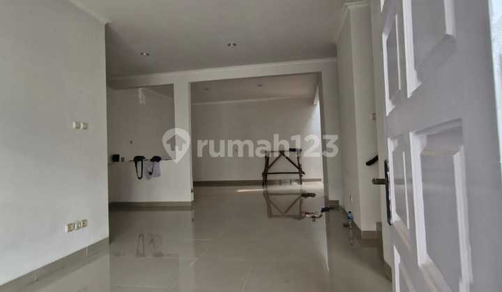Rumah Seperti Baru Langsung Angkut Koper Di Kota Wisata Cibubur 2