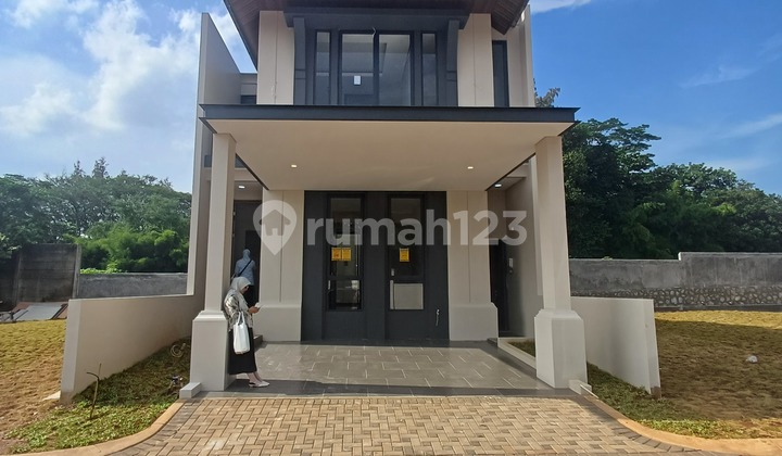 Rumah Mewah Eksklusif Di Cluster Terdepan Kota Wisata Cibubur Rumah Mewah Eksklusif Di Cluster Terdepan Kota Wisata Cibubur