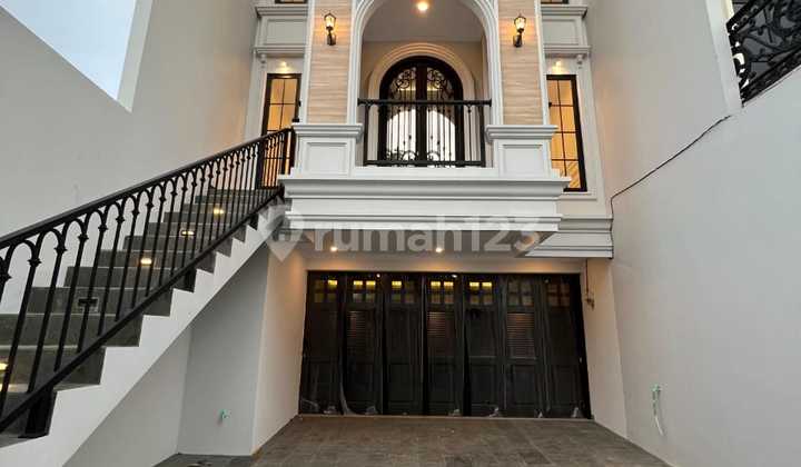 Dijual Rumah Classic Kolam Renang Di Jagakarsa Jakarta Selatan