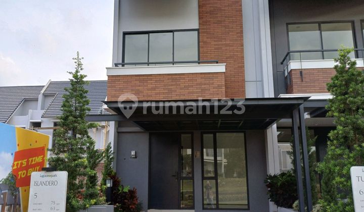 Dijual Rumah Cantik View Danau 2 Lantai di Bukit Golf Cibubur