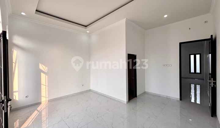 TERMURAH !!! RUMAH BARU DI OTISTA AKSES 2 MOBIL 2