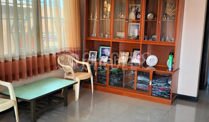 Jangan Skip! Rumah Mewah 2 Lantai daerah strategis di Taman Kopo Indah