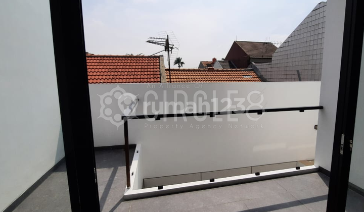 Rumah Baru Modern 2 Lantai di Taman Kopo Indah