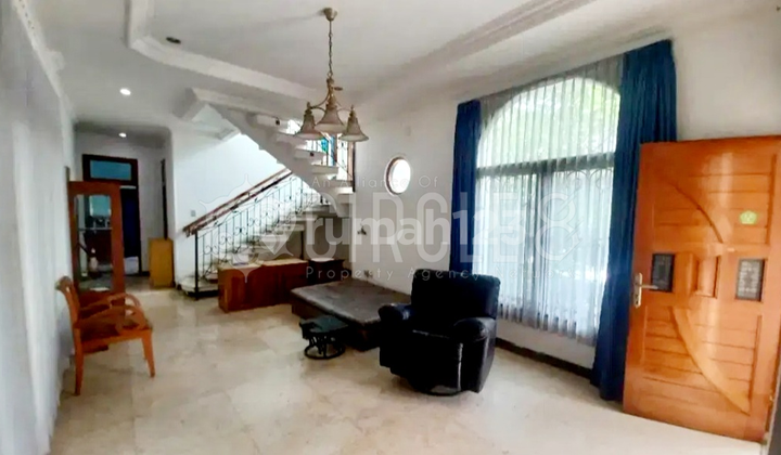 Rumah Full Furnish 2 Lantai Lokasi Strategis di Antapni