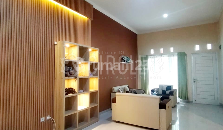 Rumah Modern 2 lantai di Cisaranten Kulon, Arcamanik