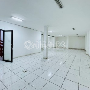 Wow! 4-Storey Shop House at a Great Price in the Soekarno Hatta Area, Bandung 1