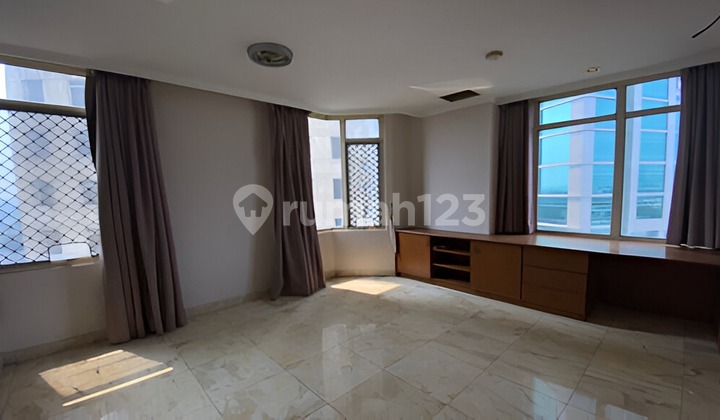 Dijual Unit 3br Apartement Slipi Jak Bar, Lokasi Strategis, Semi Furnished 2